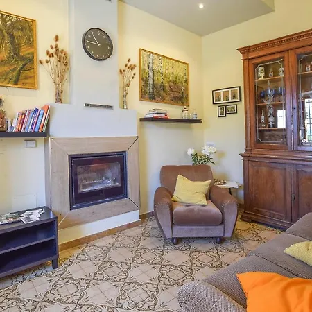 5 Bedroom Amazing In Fabbiano