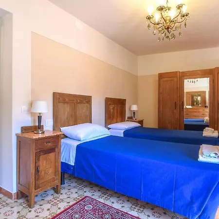 5 Bedroom Amazing In Fabbiano 別荘
